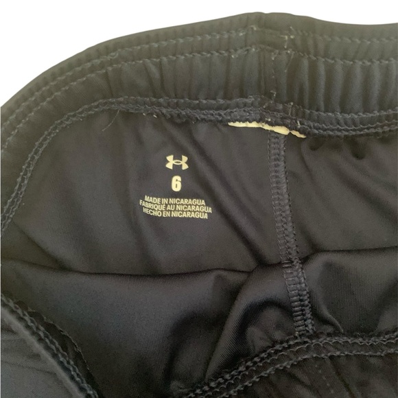 EUC Boys Navy Blue Under Armour Shorts 6 - Picture 2 of 2
